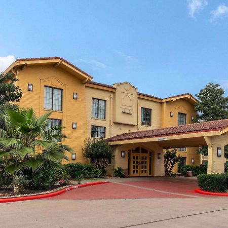 Super 8 By Wyndham The Woodlands North Hotel Exterior photo