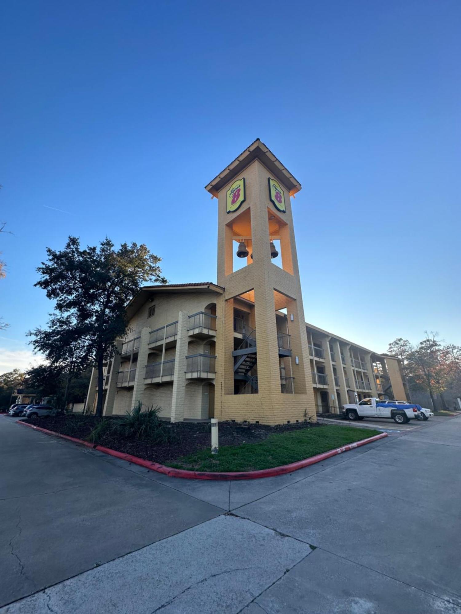 Super 8 By Wyndham The Woodlands North Hotel Exterior photo