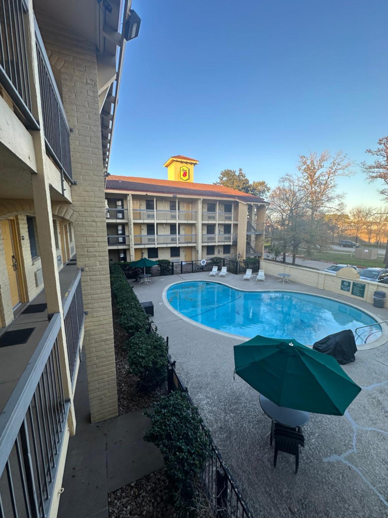 Super 8 By Wyndham The Woodlands North Hotel Exterior photo