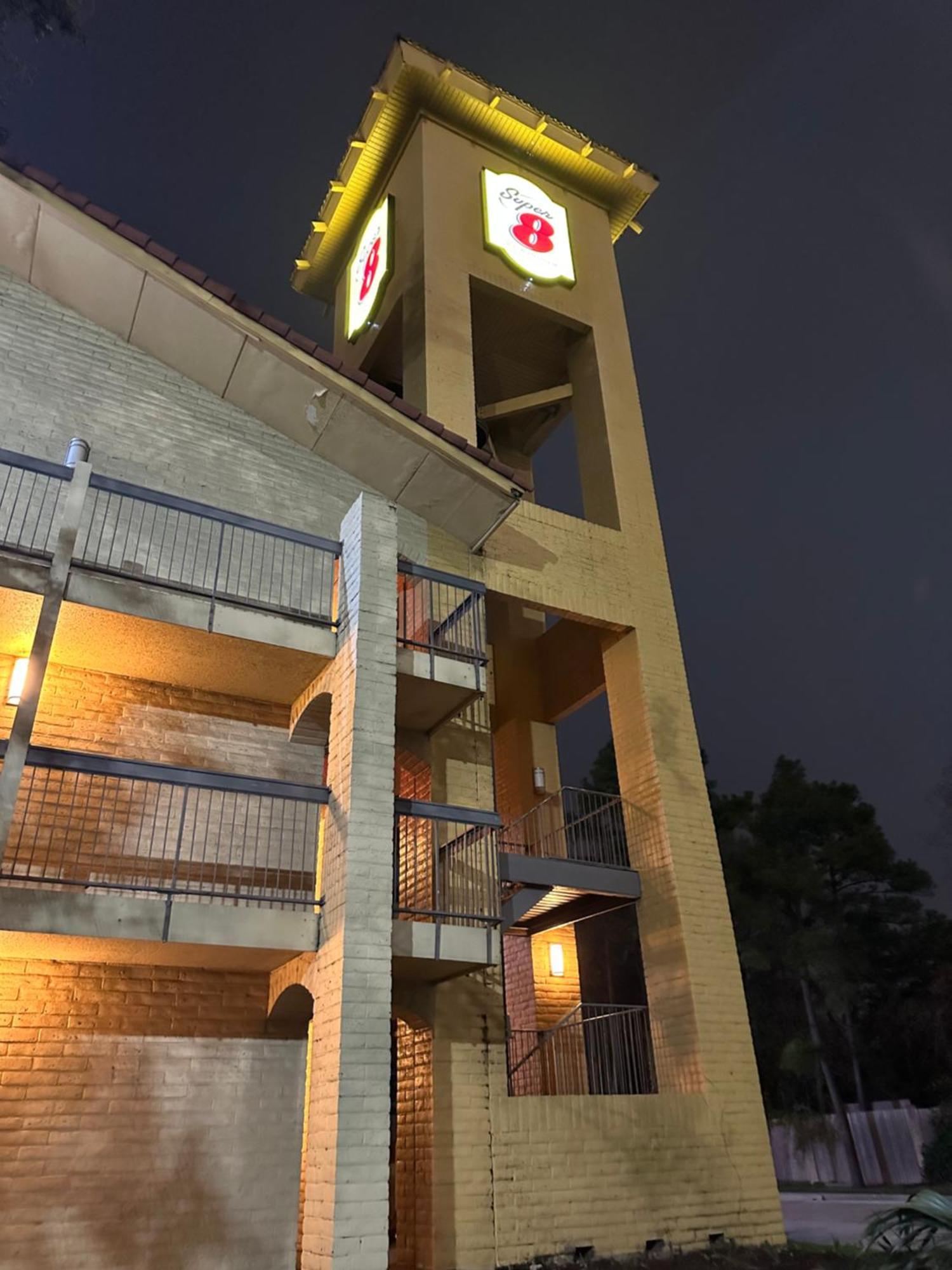 Super 8 By Wyndham The Woodlands North Hotel Exterior photo
